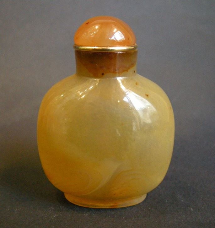 Snuff bottle agate very well hollowed | MasterArt